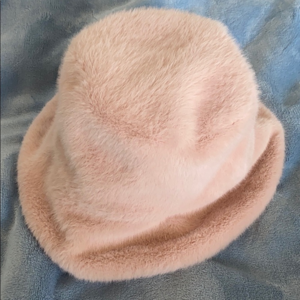 pink hat